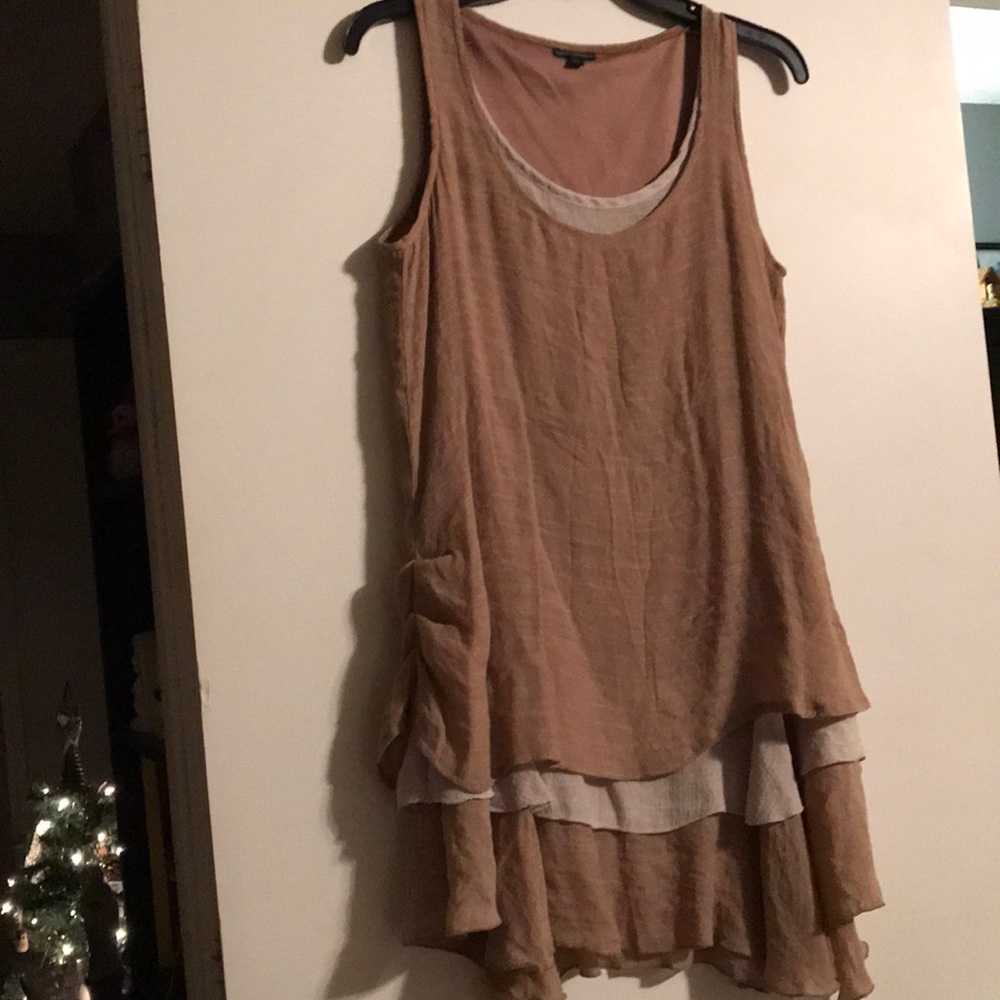Brown layered tank